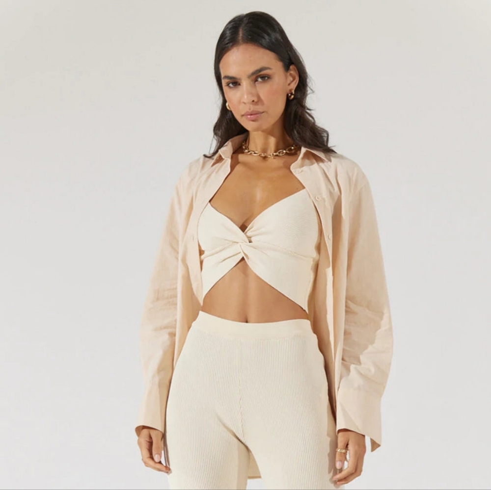 Sovere Almond Twist Front Top